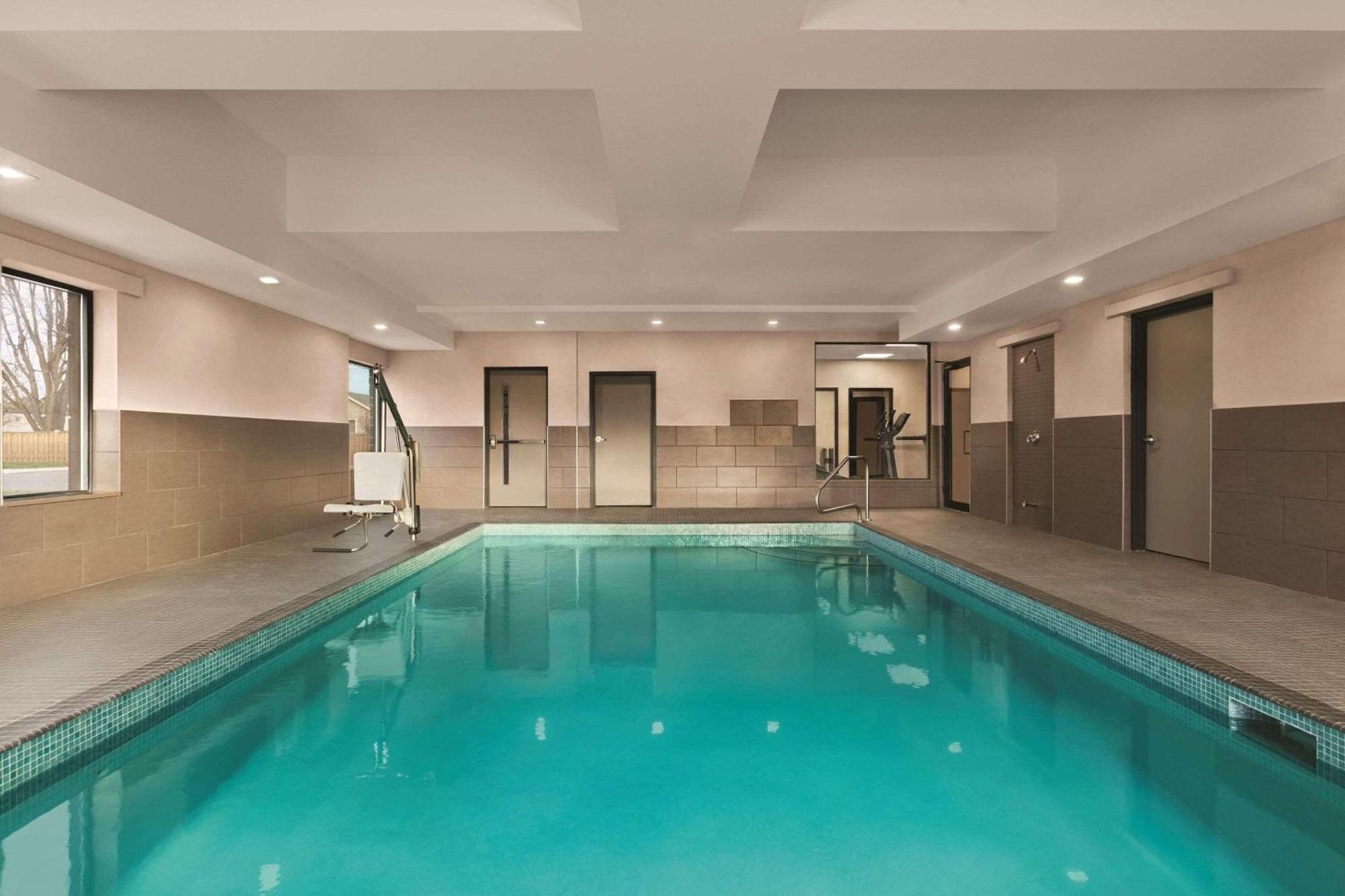 Country Inn & Suites By Radisson, Belleville, On المظهر الخارجي الصورة