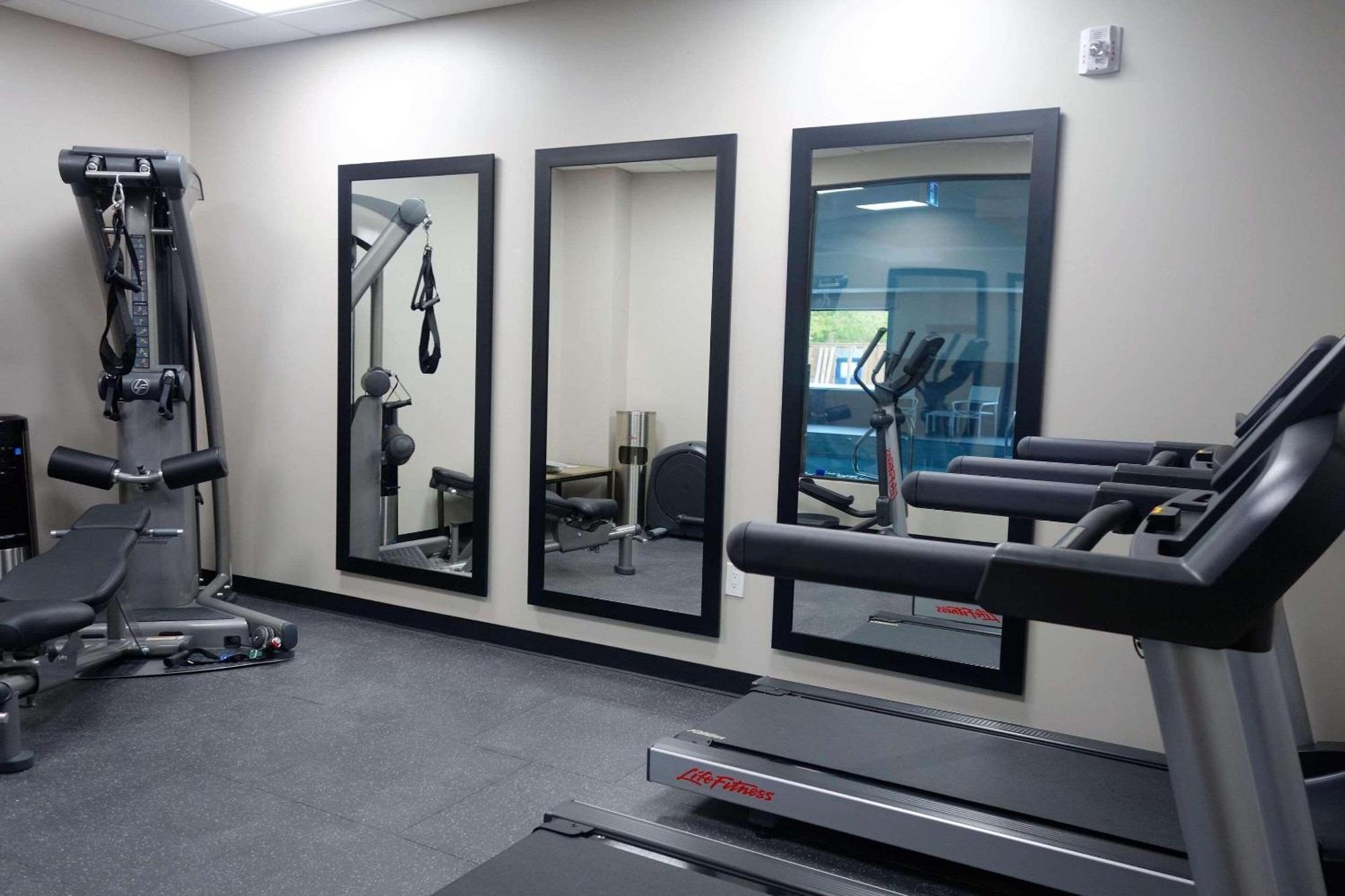 Country Inn & Suites By Radisson, Belleville, On المظهر الخارجي الصورة