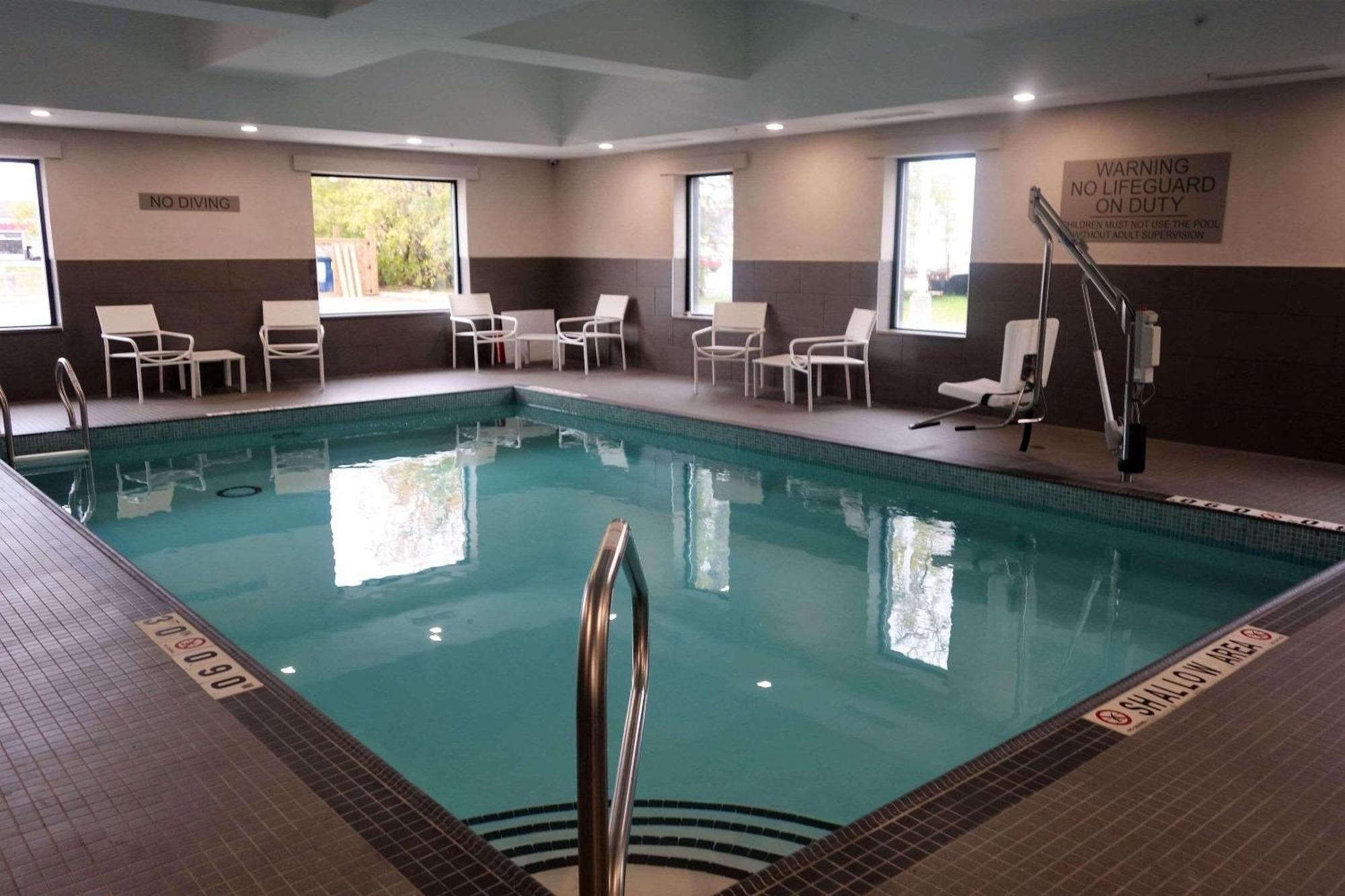 Country Inn & Suites By Radisson, Belleville, On المظهر الخارجي الصورة