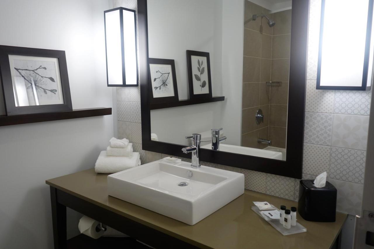 Country Inn & Suites By Radisson, Belleville, On المظهر الخارجي الصورة