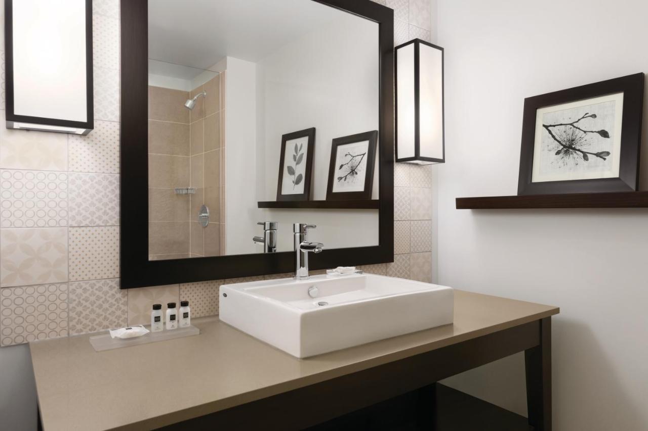 Country Inn & Suites By Radisson, Belleville, On المظهر الخارجي الصورة